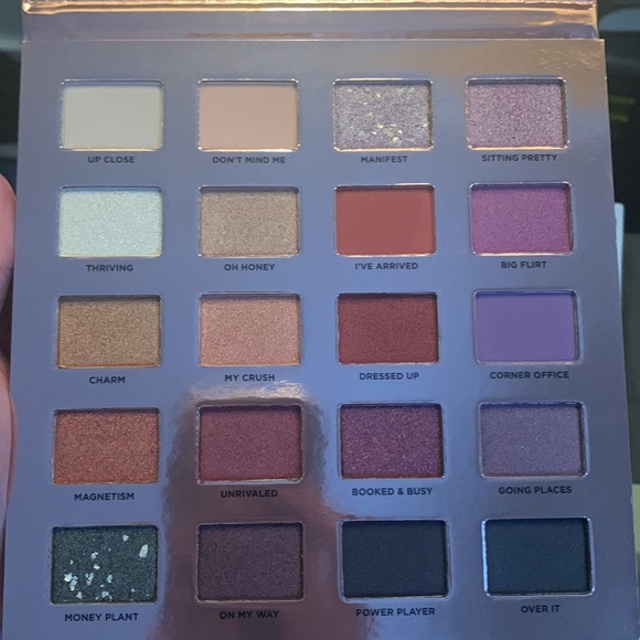 Iconic London Makeup Palette - Picture 3 of 3